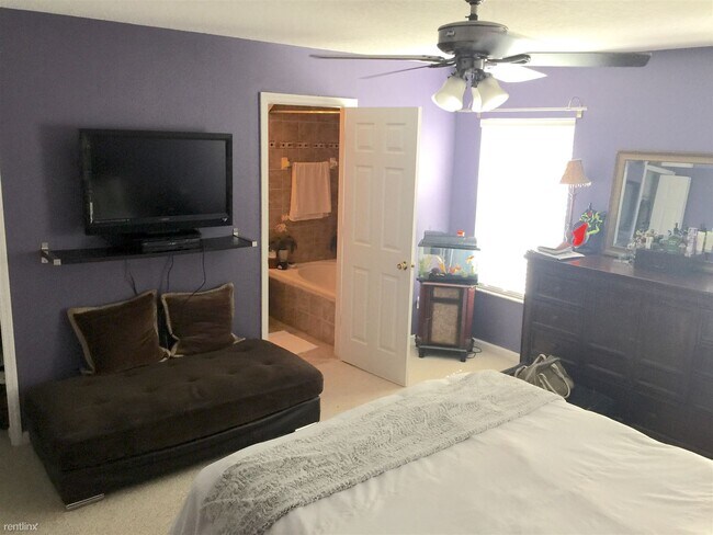 Building Photo - 3 br, 2.5 bath Townhome - 10363 Park Commo...