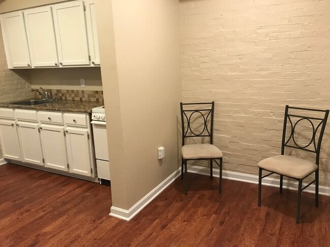 Building Photo - 51 S 21st St