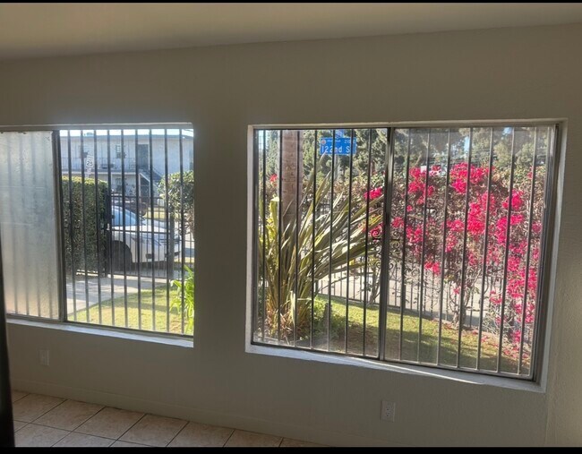 Ventanas/vistas del salón/comedor - 12201 S Willowbrook Ave