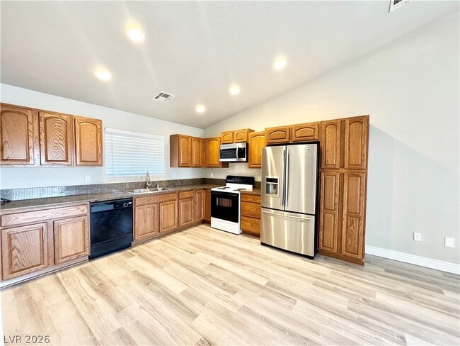 Building Photo - 1930 E Ambush St