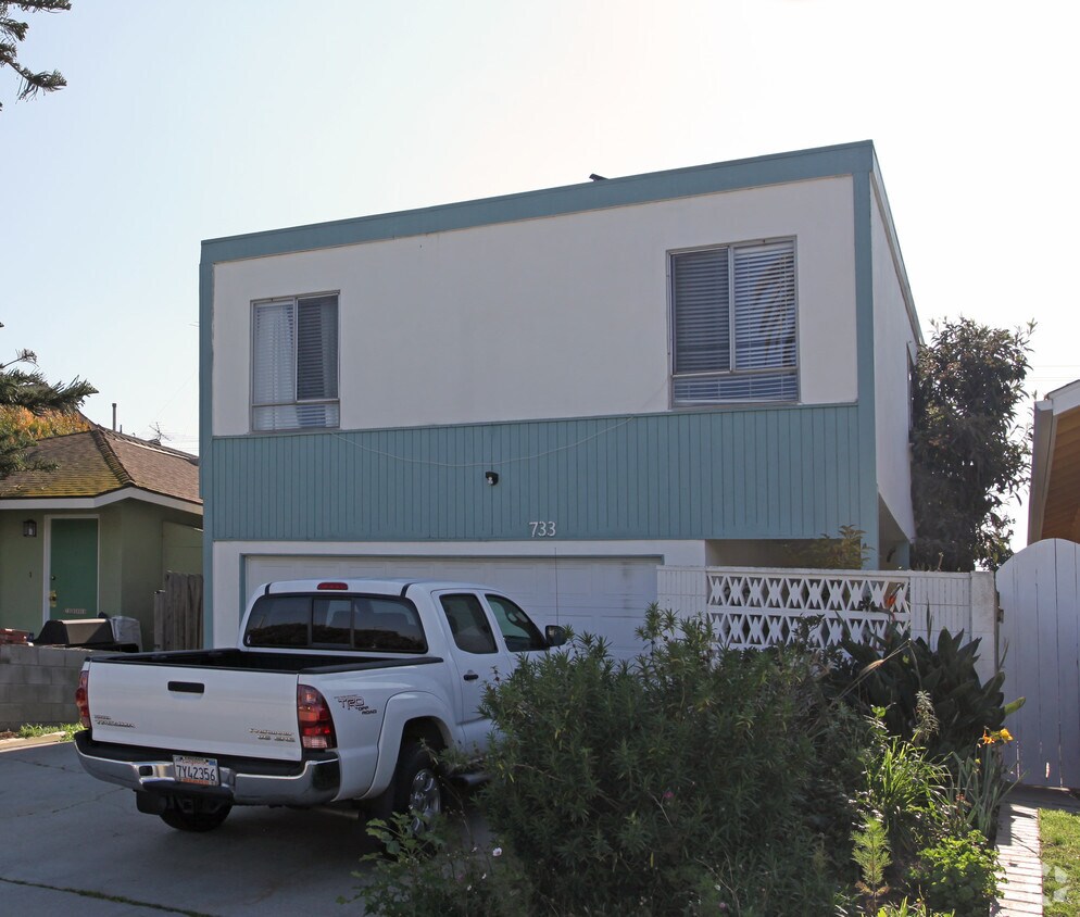 Building Photo - 733 Border Ave