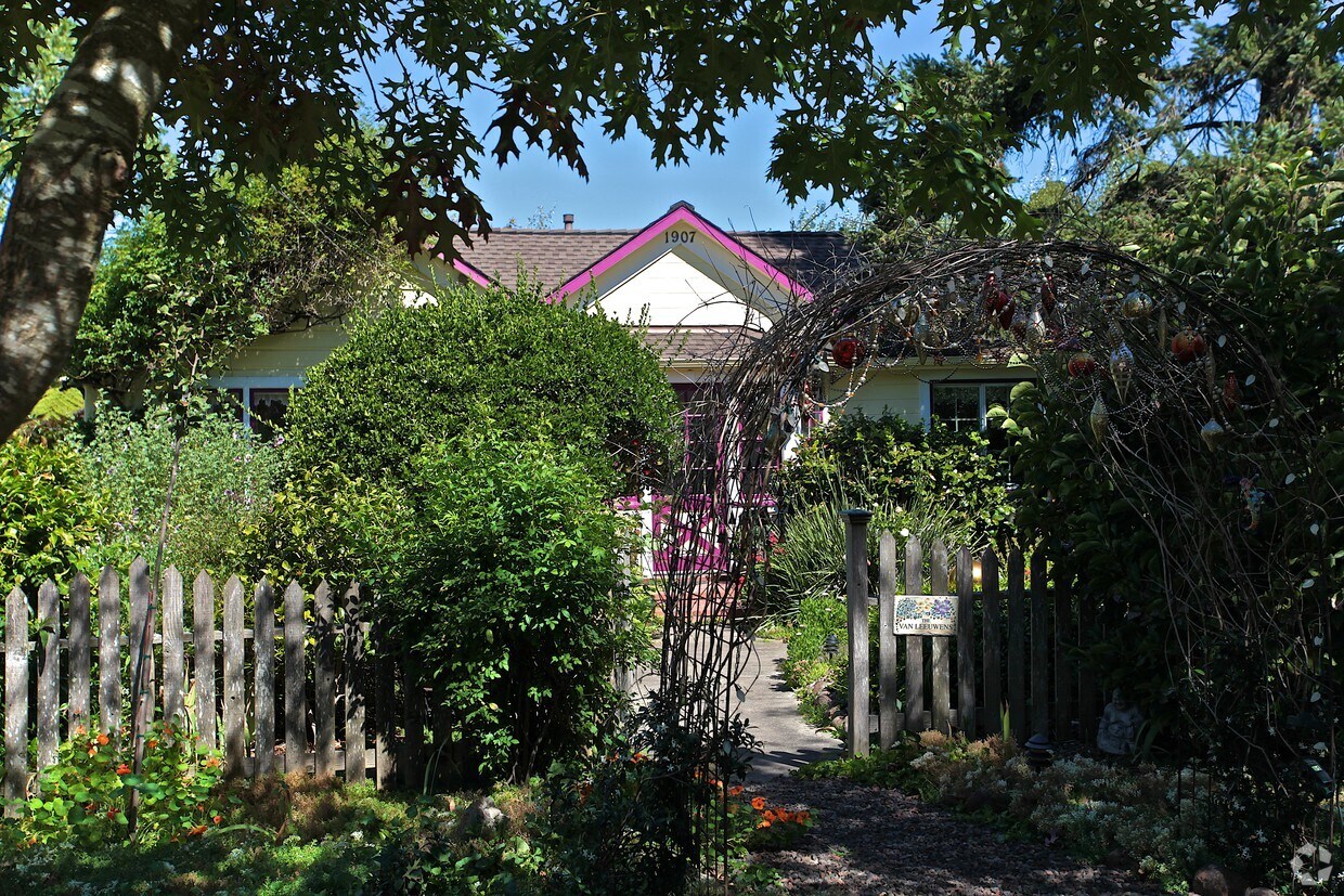Primary Photo - 6490 Lone Pine Rd