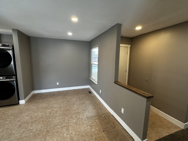 Foto del edificio - 3231 S Garland Way