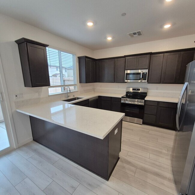 Foto del edificio - Brand New 4 Bedroom Home in Lennar's Cyan Community