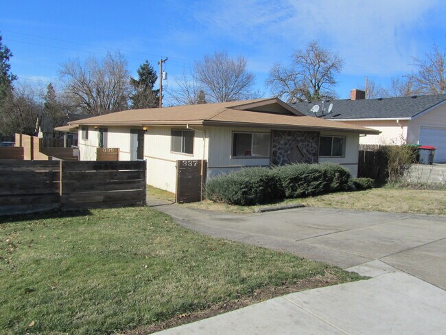 Building Photo - 339 Effie St