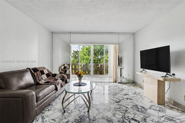 Foto del edificio - 4330 Hillcrest Dr
