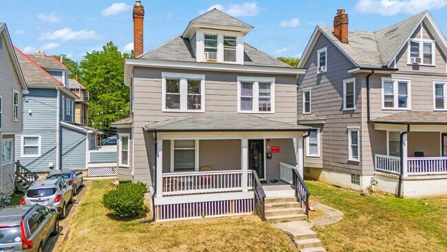 Foto del edificio - Ultimate 6-Bedroom House with Amazing Front Porch!