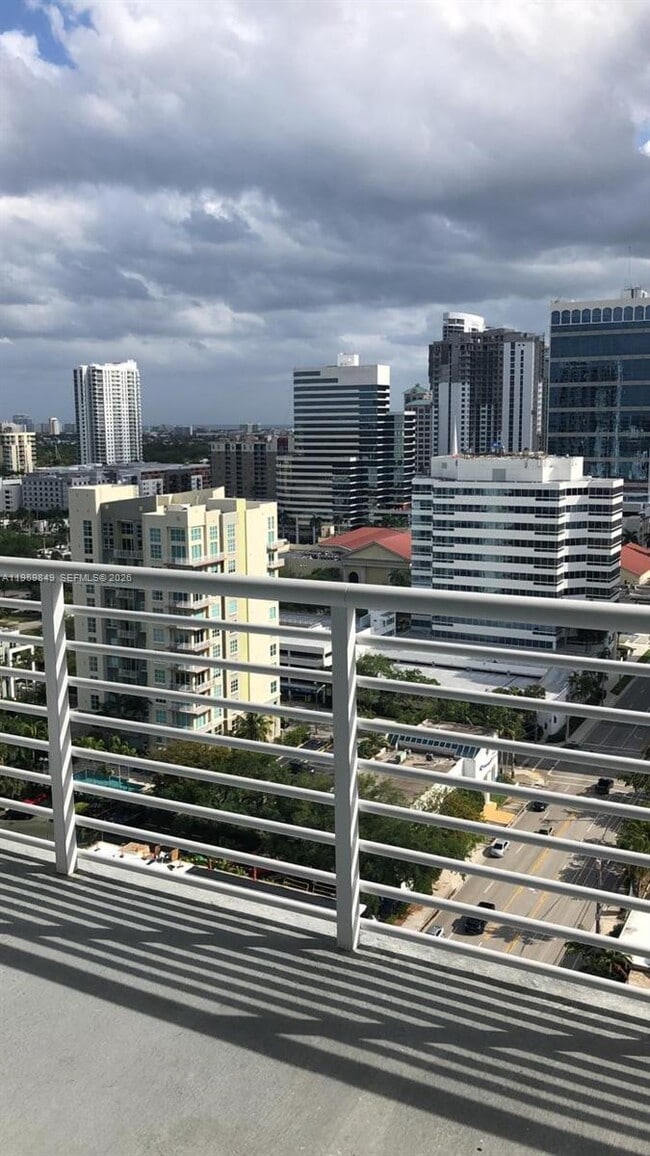 Foto del edificio - 315 NE 3rd Ave