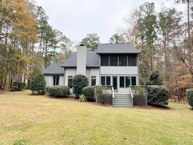 Building Photo - 131 Tennis Ct Ln