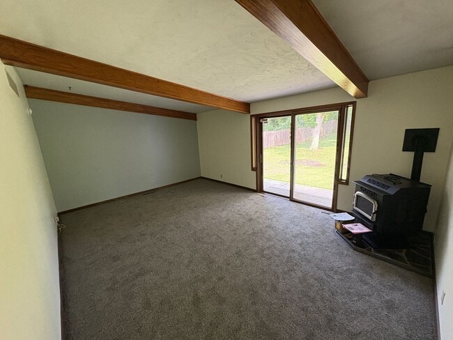 Building Photo - Spacious Home with Attached Garage & Fenced Backyard