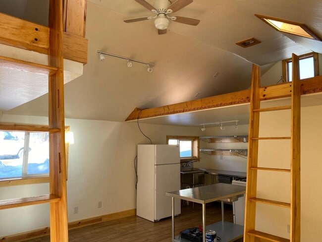 Foto del edificio - 5364 Montezuma Rd