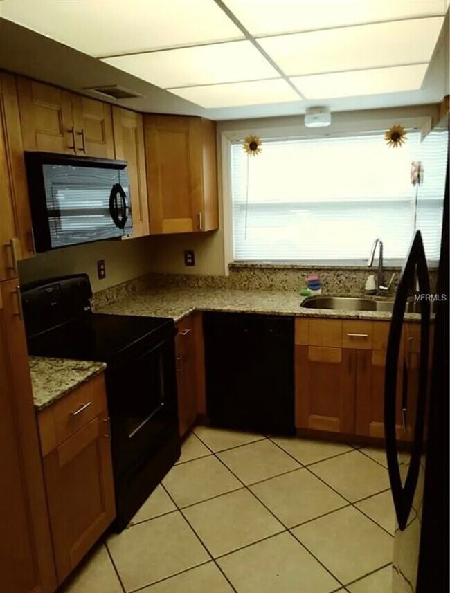 Foto del edificio - 3001 S Pines Dr