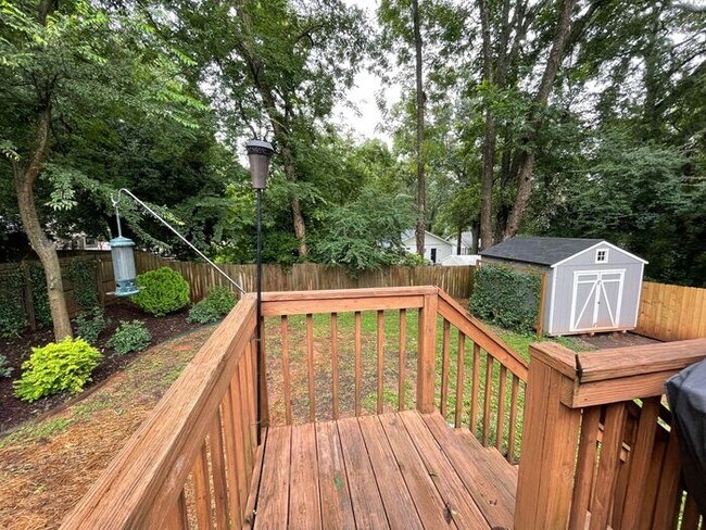 Building Photo - Beautiful 3/2 Bungalow in Kirkwood + Office
