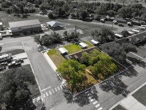 Building Photo - 703 Apache Dr