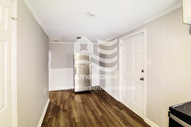 Building Photo - 1107 Jackson Ln