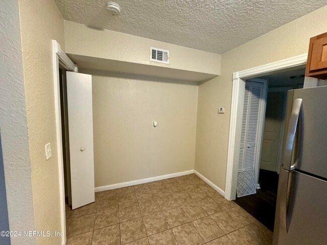 Building Photo - 2889 College St