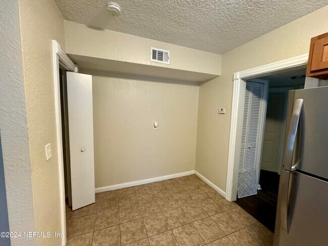 Foto del edificio - 2889 College St