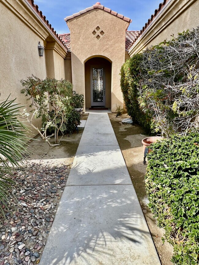 Building Photo - 42097 Hideaway St