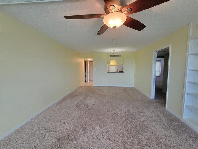 Building Photo - 2615 Cove Cay Dr