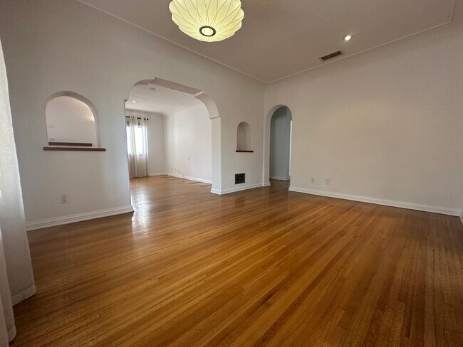 Comedor - 1160 S Crescent Heights Blvd