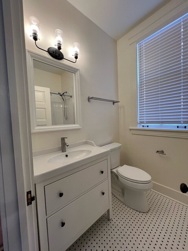 Foto del edificio - 514 E 8th St