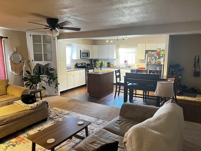 Kitchen - 1301 E US Highway 24