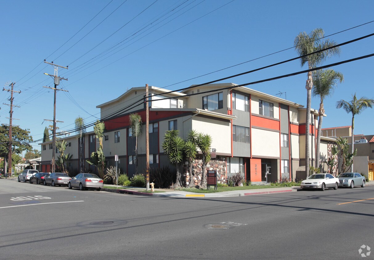 Foto principal - 3617 E Broadway