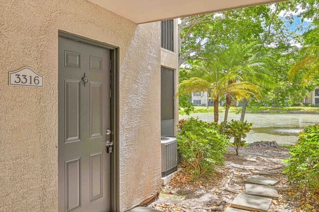Building Photo - NOW AVAILABLE -  1 Bed 1 Bath Apartment in...