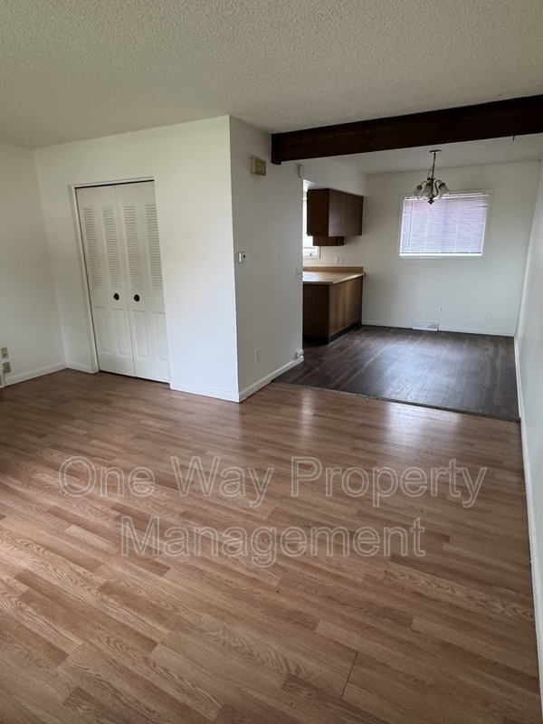 Foto del edificio - 2423 W 27th St