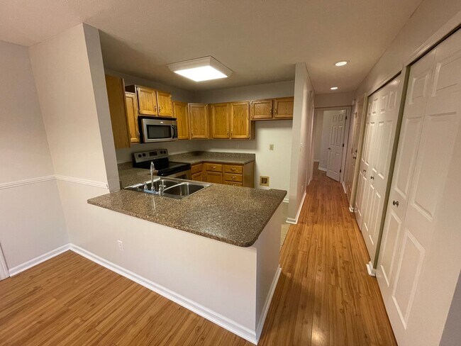 Foto del edificio - Spacious 3-Bed, 2.5-Bath Home – All Seasons Room, Loft, and Fully Fenced Backyard