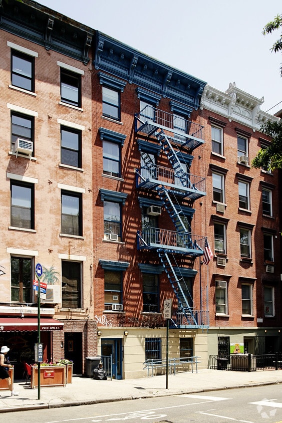 Primary Photo - 295 E Tenth St