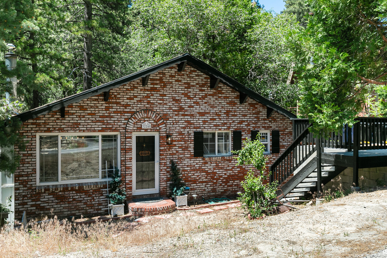 Primary Photo - 32240 Fern Dr