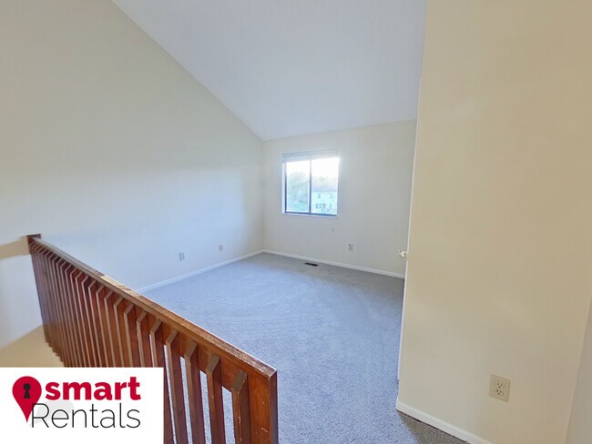 Building Photo - 435 Great Hill Dr