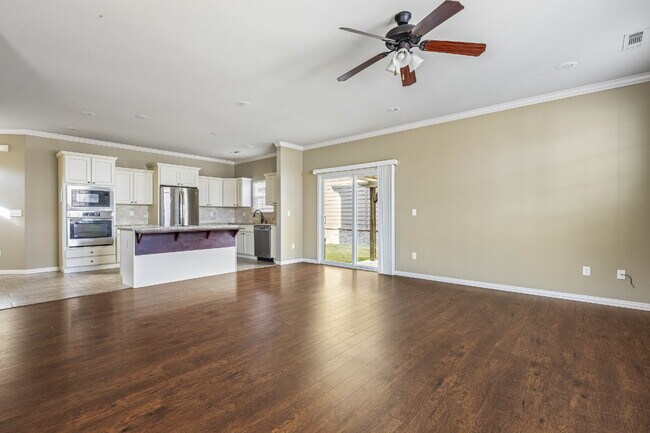 Building Photo - 537 N Keats Dr