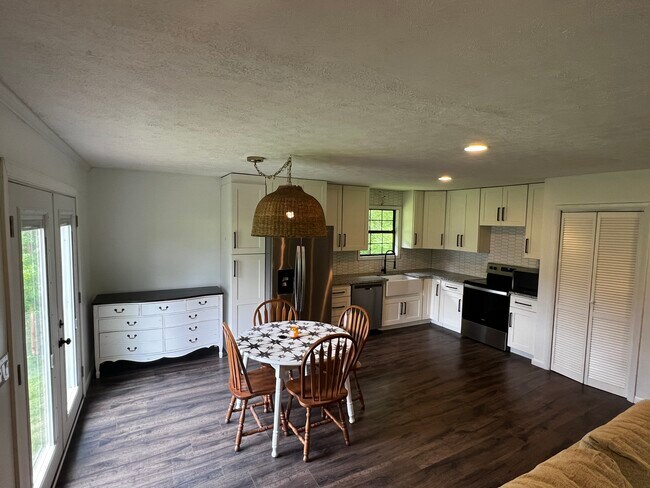 Building Photo - 137 Ben Birdwell Ln