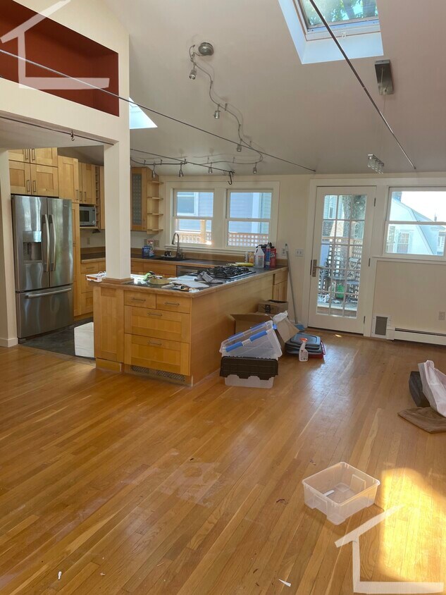 Primary Photo - 53 Hardwick St