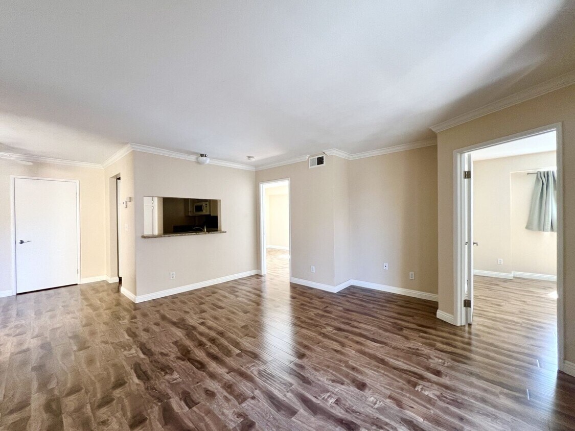 Foto principal - 10655 Lemon Ave