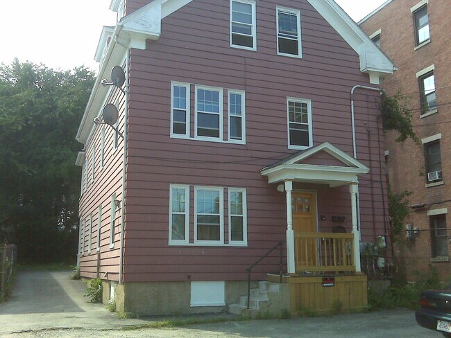 Building Photo - 15 1/2 Palmer St
