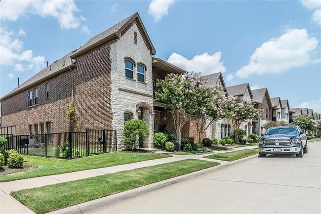 Building Photo - 4213 Comanche Dr