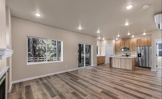 Building Photo - Welcome to the Ridge! 3 Bedroom Home for R...
