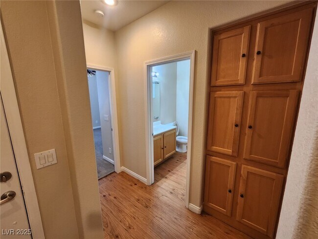 Foto del edificio - 6229 Majestic Hills Ave