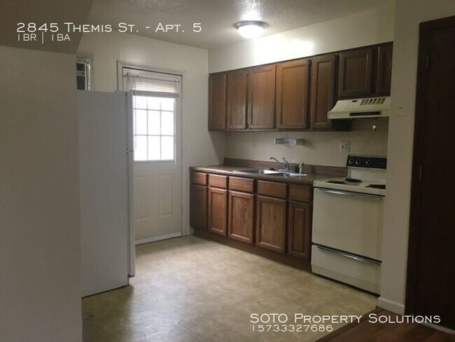 Building Photo - 1BD/1BA Updated 3rd Floor Apartment