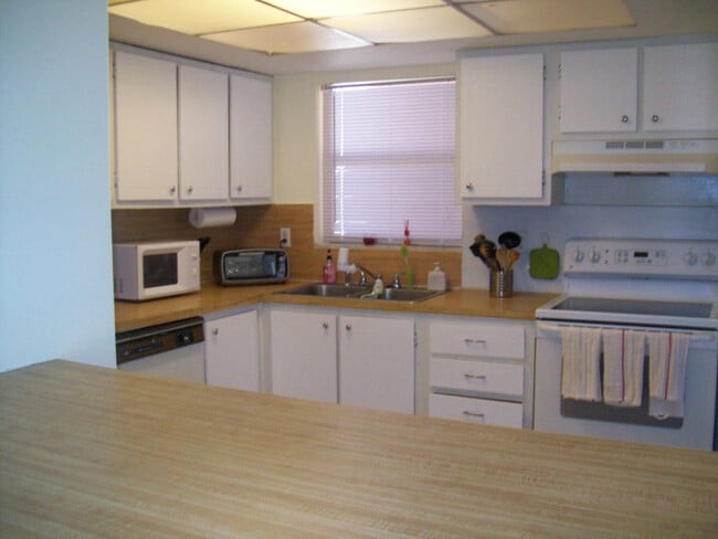 Foto del edificio - 3100 Riverside Dr