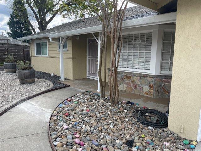 Building Photo - 2172 Ahneita Dr