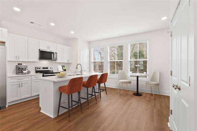 Foto del edificio - 195 W Lake Ave NW