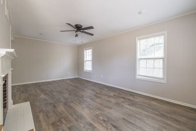 Building Photo - Charming 2-Story Home in Tech Terrace!