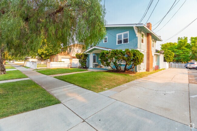 Sidewalk and Mature Trees - 370-372 G St