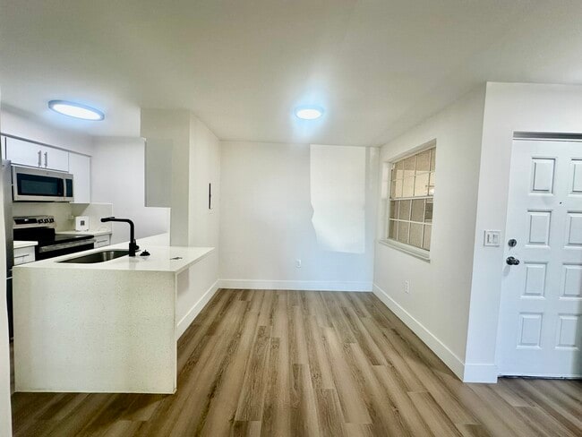 Foto del edificio - 2890 N Oakland Forest Dr