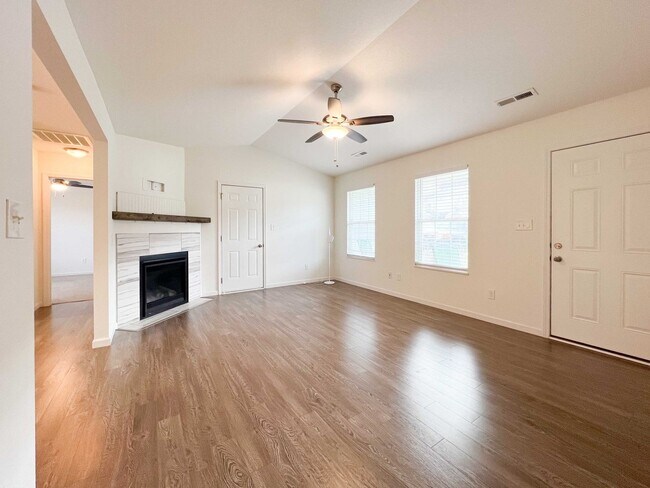 Foto del edificio - Modern 3BR Home in West Knoxville | Built 2017 | Fenced Yard | 2-Car Garage | Karns Schools