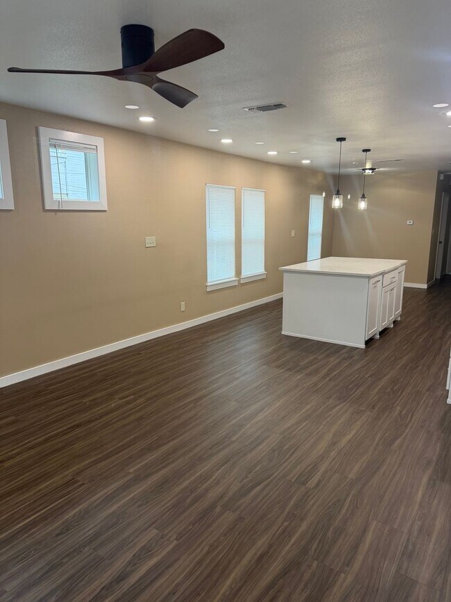 Foto del edificio - 717-719 Augusta Ave